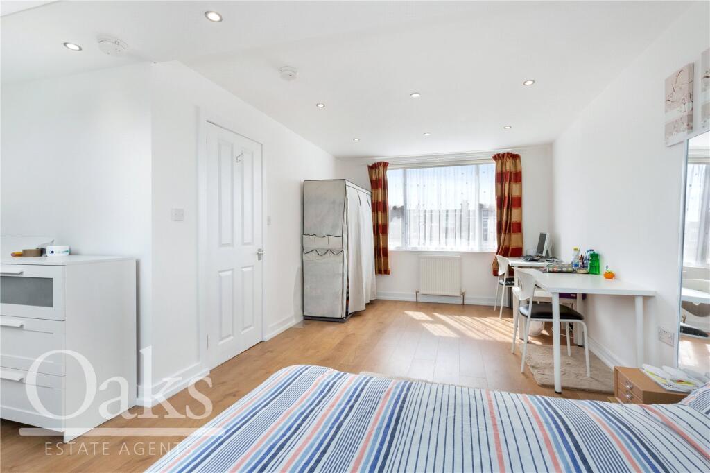 House in London, Woodside - More