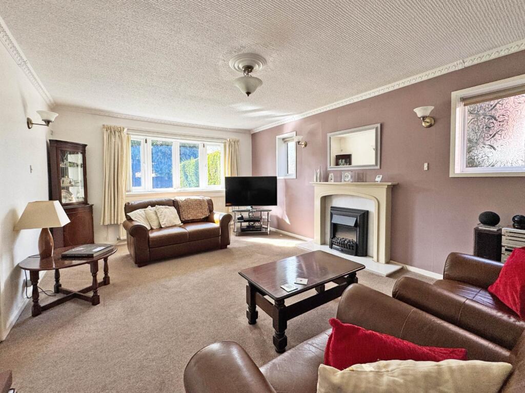 Park Crescent, Ashton-Under-Lyne photo 3