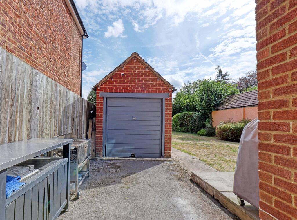 House in Slough - View 4