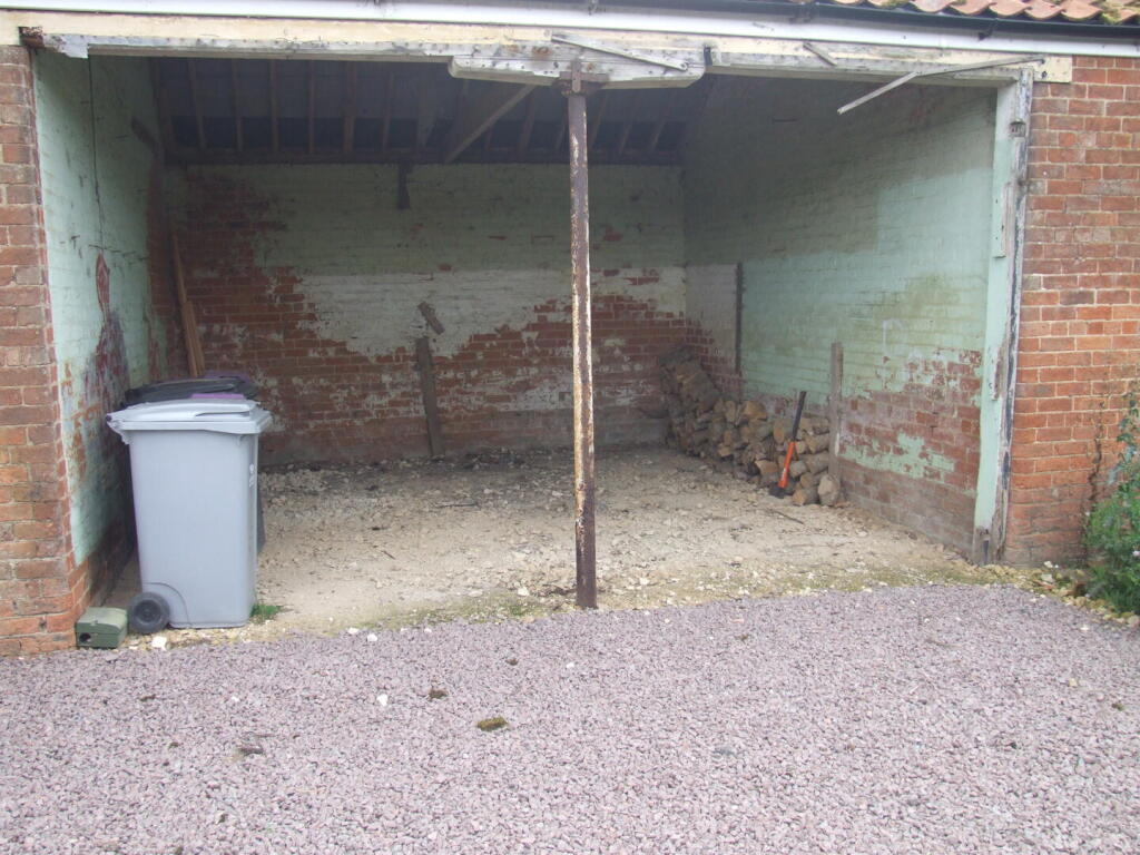 House in Lincoln - More