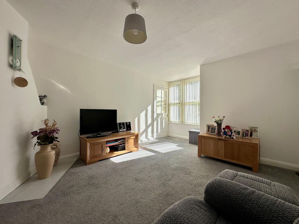 Apartment in Southend-on-Sea - View 3