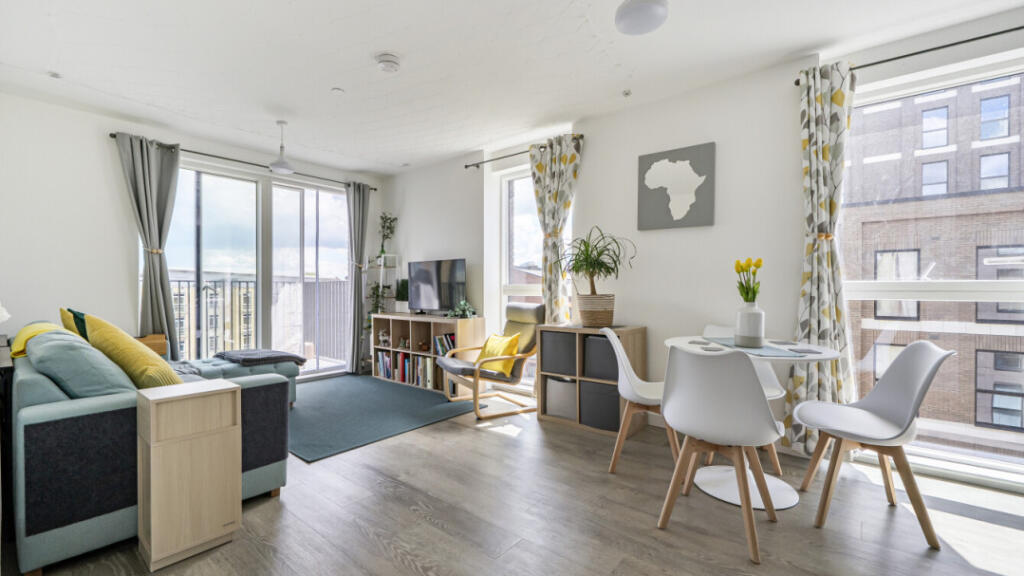 Main image of property: Carraway Street, Reading, RG1 3FY