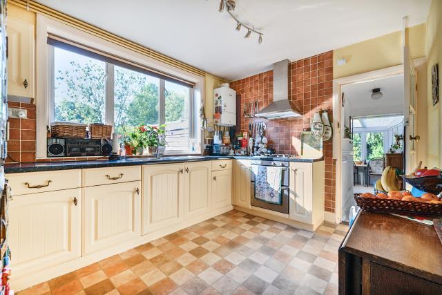 Wokingham Road, Earley, Reading - More