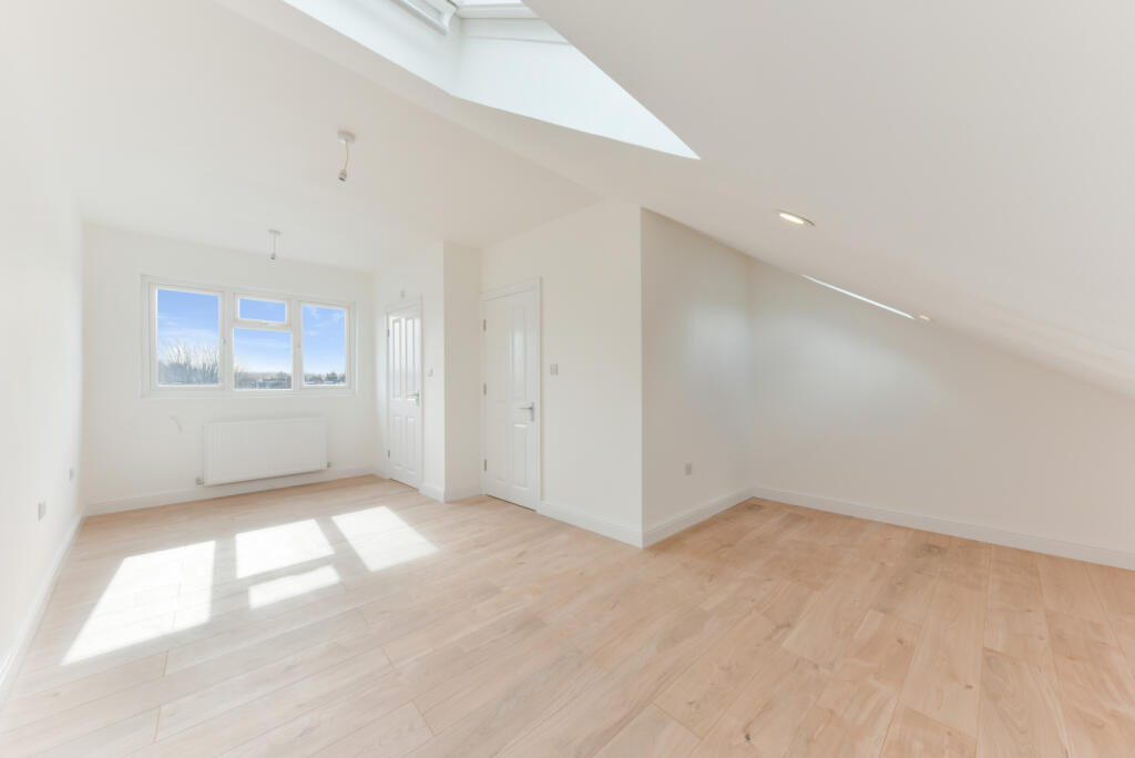 Apartment in London, Cottenham Park, Raynes Park - View 4