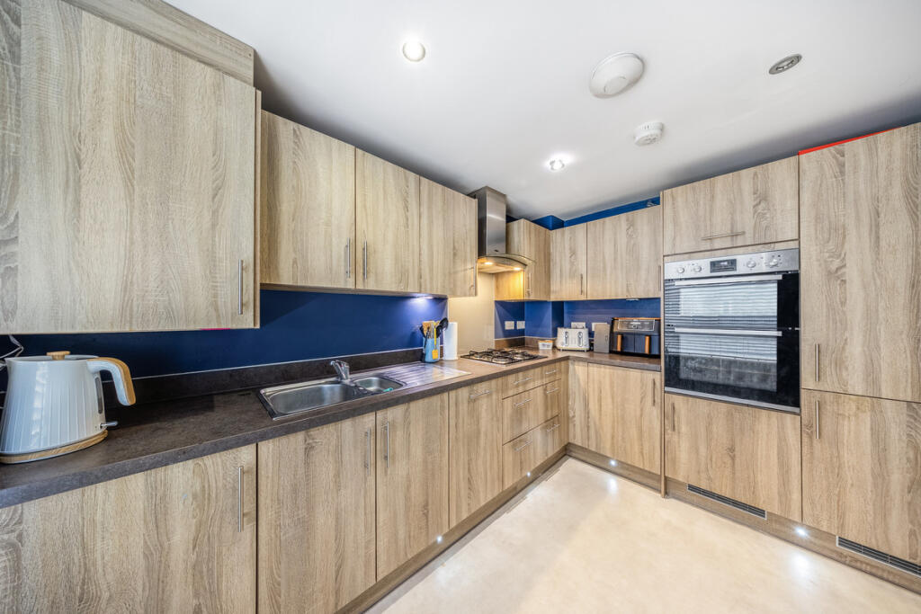 House in Three Mile Cross, Shinfield - View 3