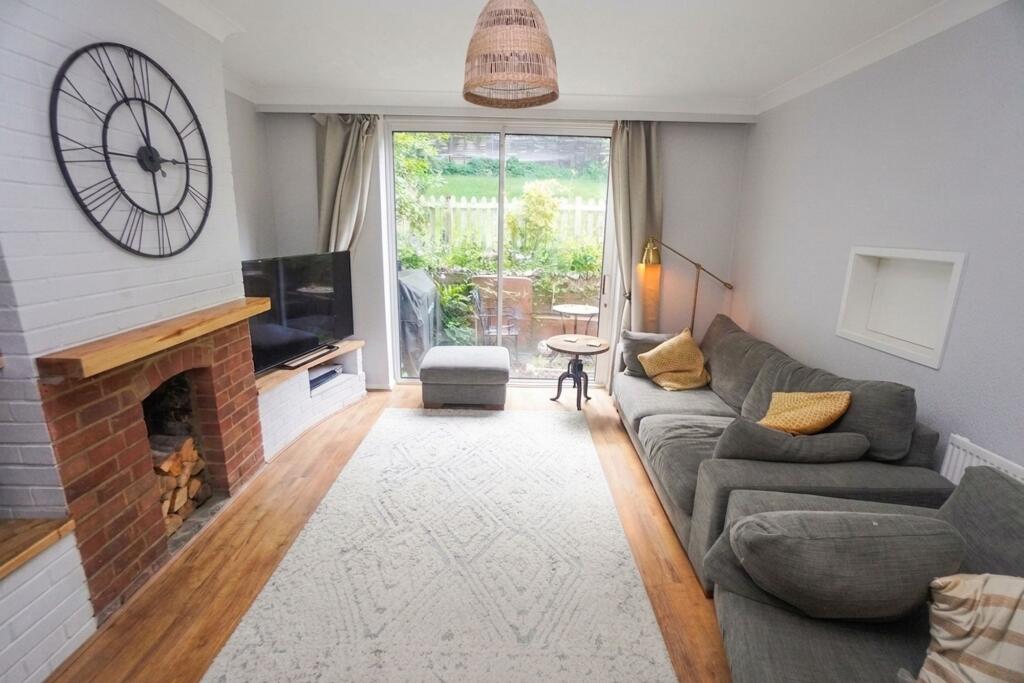 House in High Wycombe, Sands - View 2