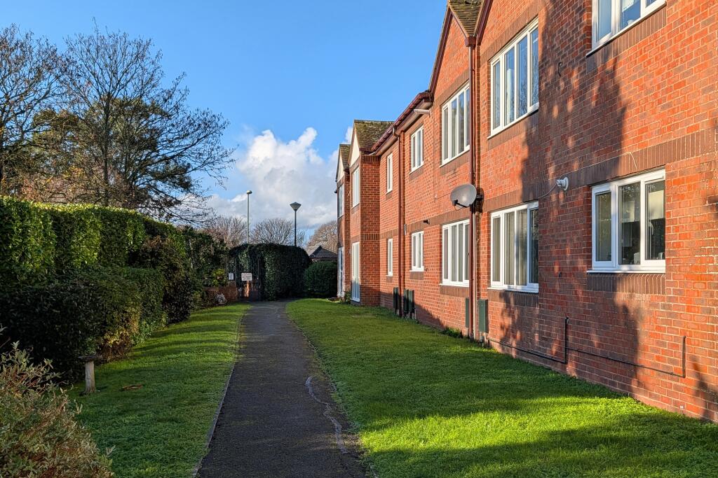 Northwood Square, Fareham photo 2