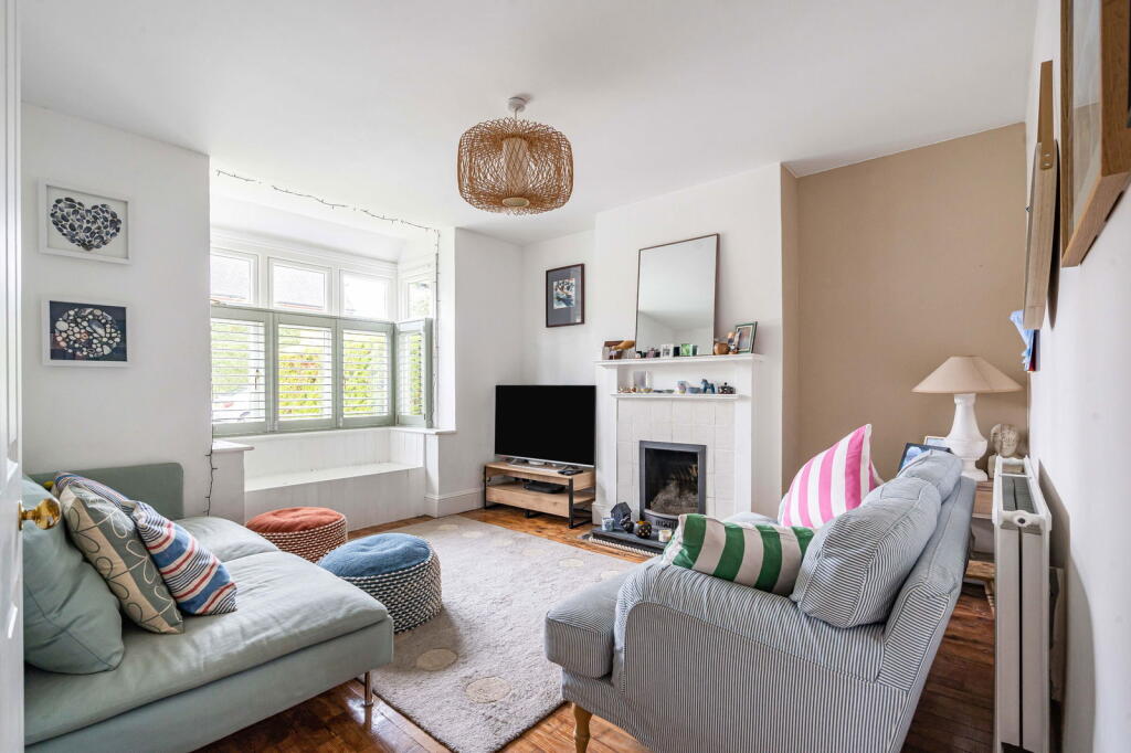 The Mount, Cranleigh, GU6 7LU photo 2