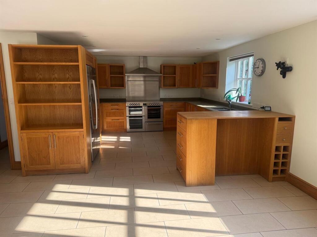 House in Guildford - View 4