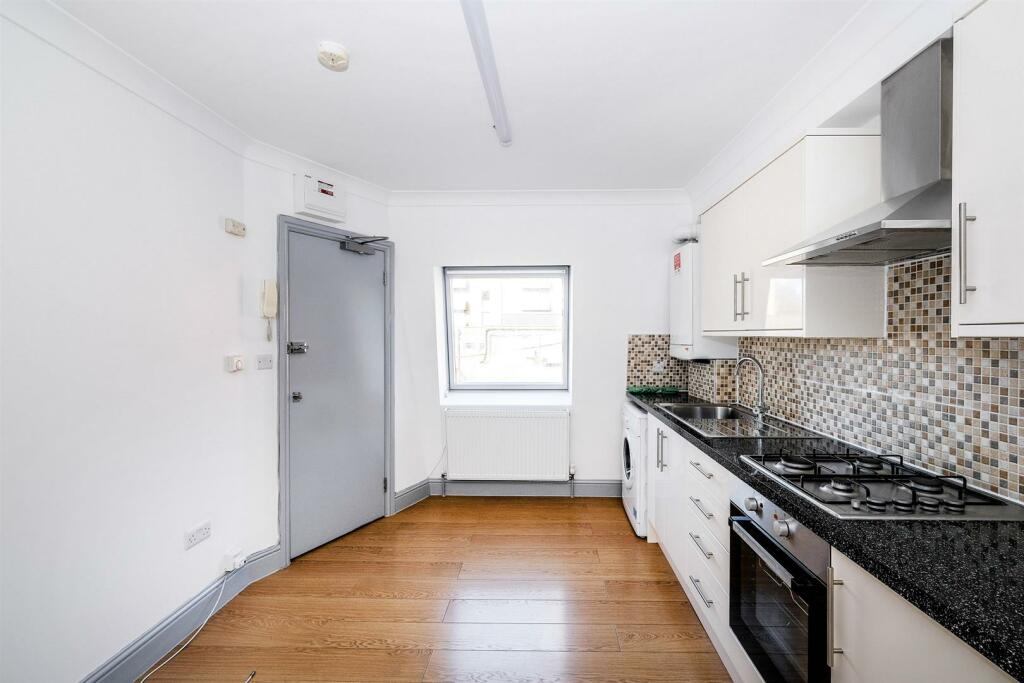 Apartment in London - View 5