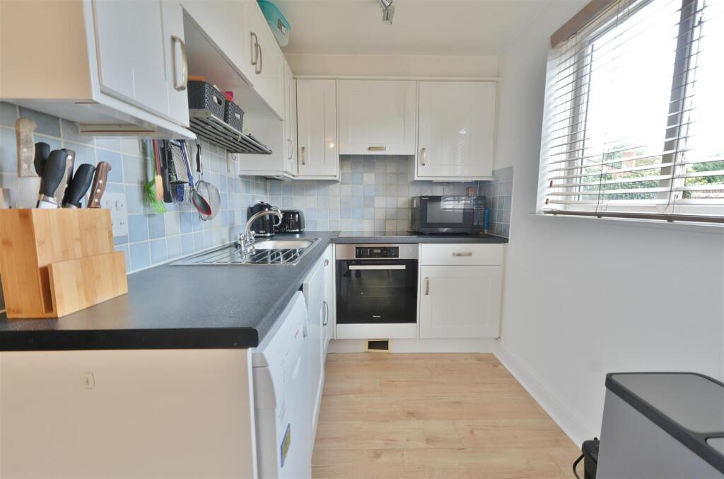 Apartment in Slough - View 2