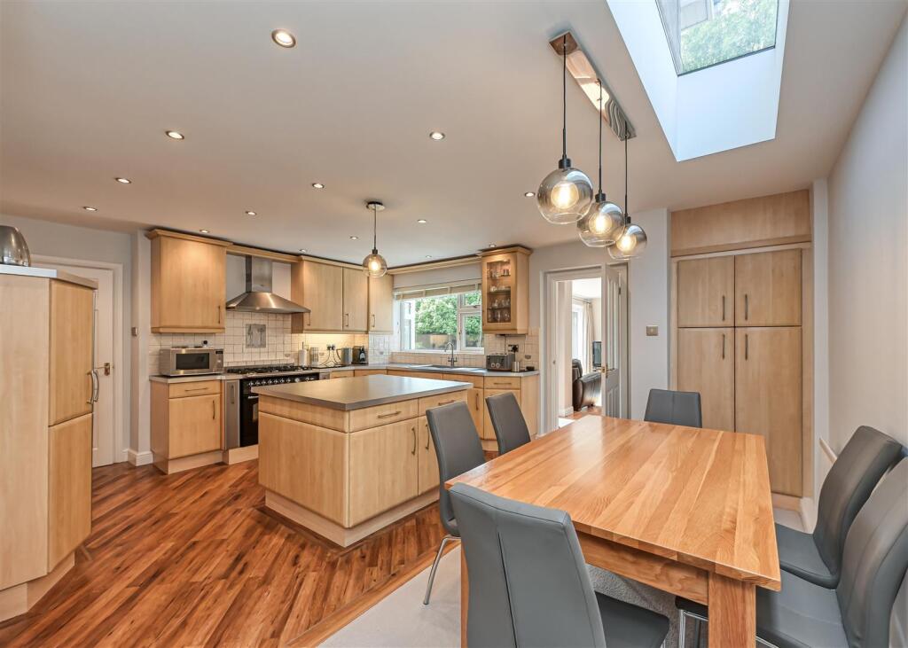 7 Saxonfields, Tettenhall, Wolverhampton, WV6 8SX photo 4
