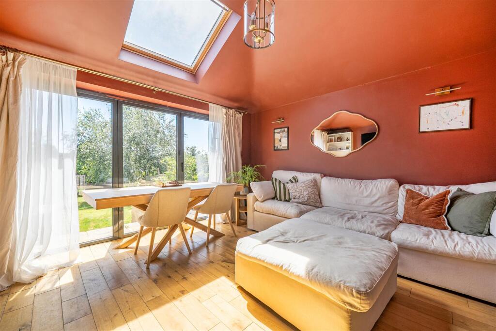 Blackberry Lane, Potterne, SN10 photo 4