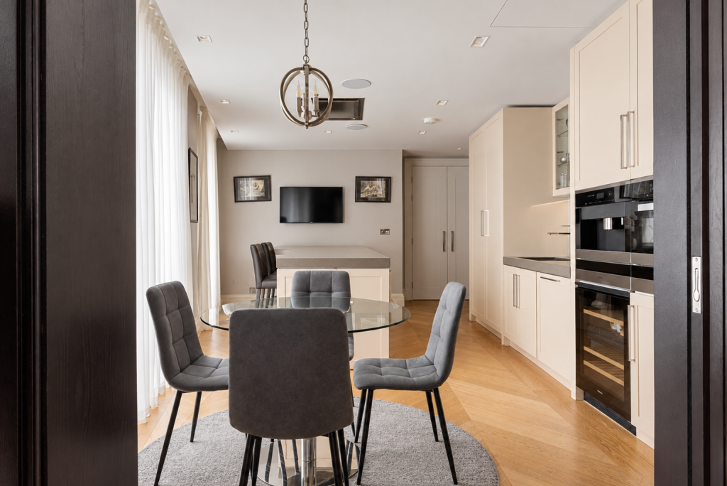 Apartment in London - More