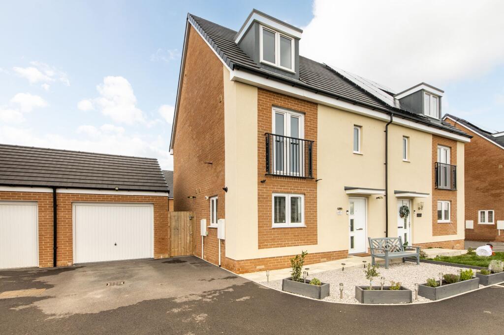 Main image of property: Whitworth Way, Grove, OX12