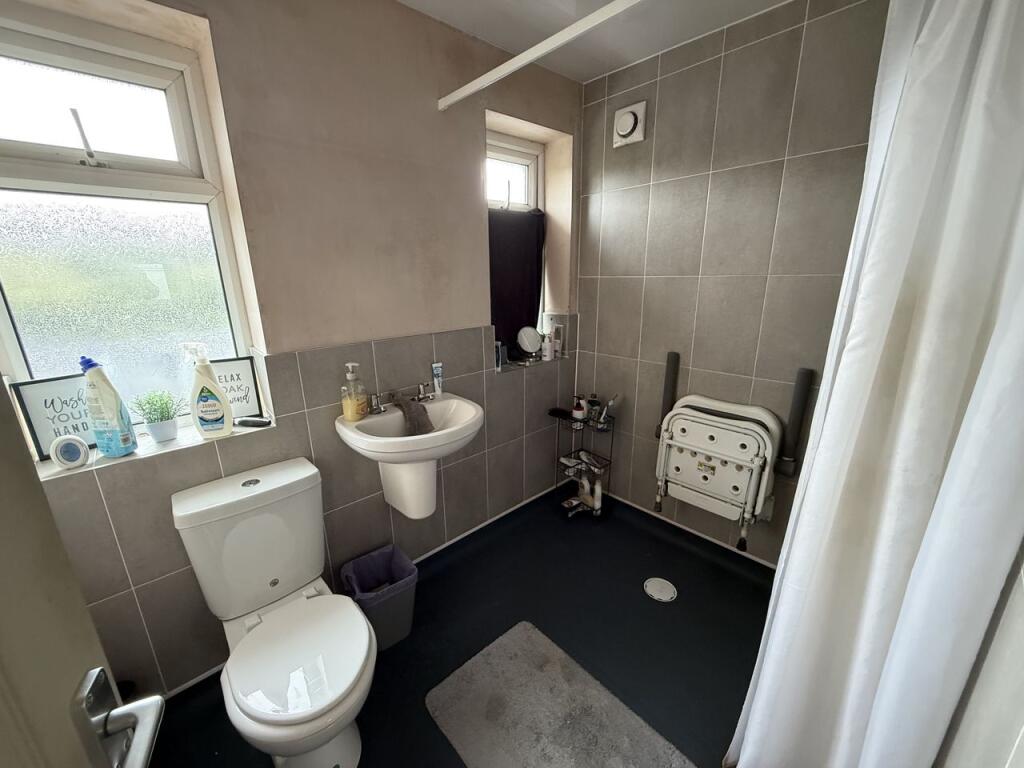 House in Calderdale, Kershaw, Friendly - More