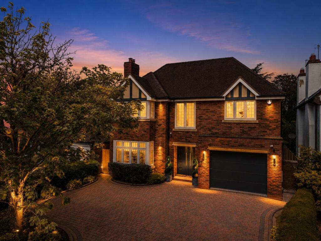 Main image of property: Avenue Road, Dorridge, B93
