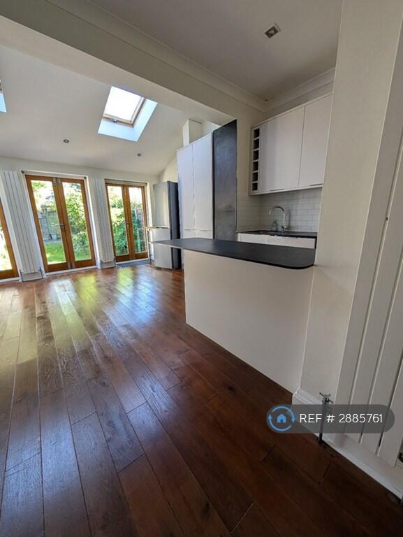 House in London, Merton - More
