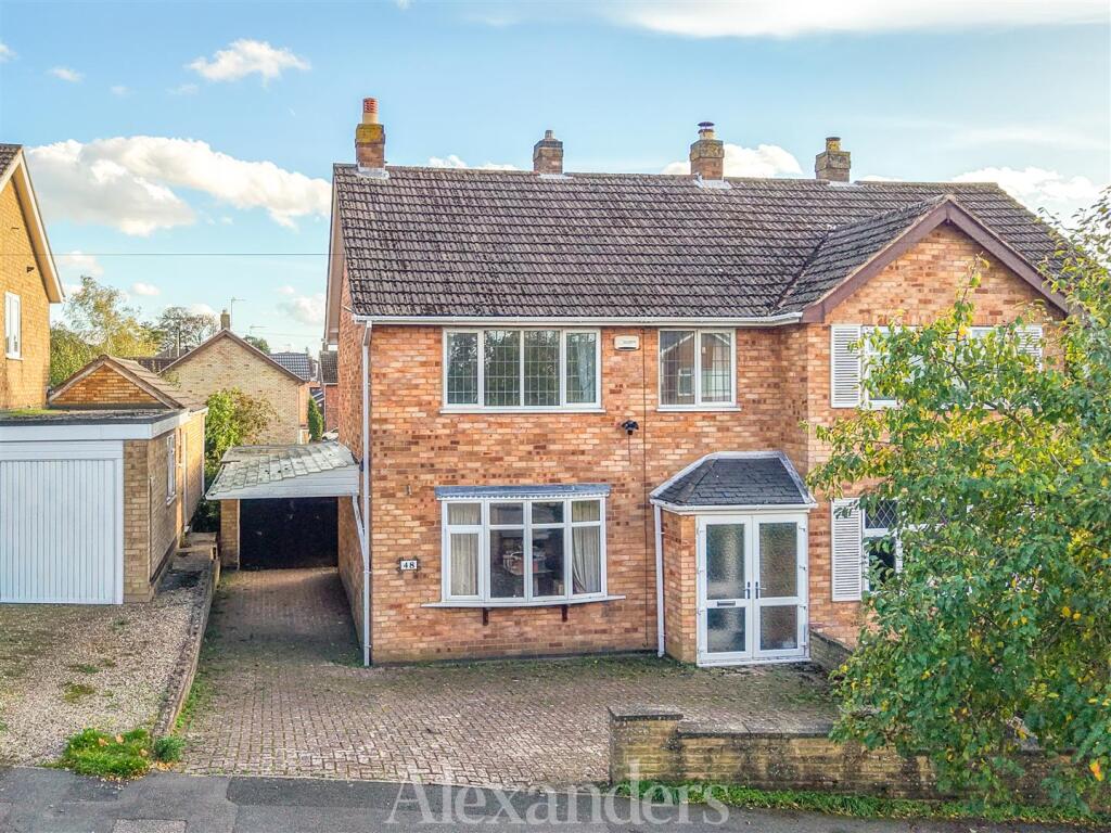 3-bed semi-detached on Roseway, Stoke Golding, £280,000
