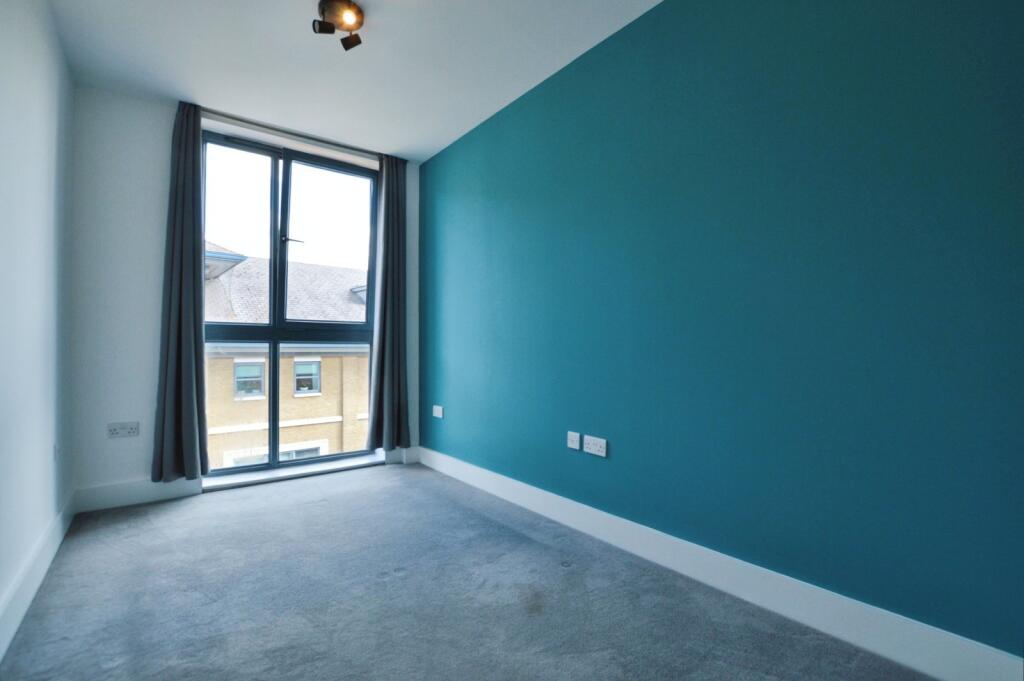 Apartment in Kingston upon Thames - More