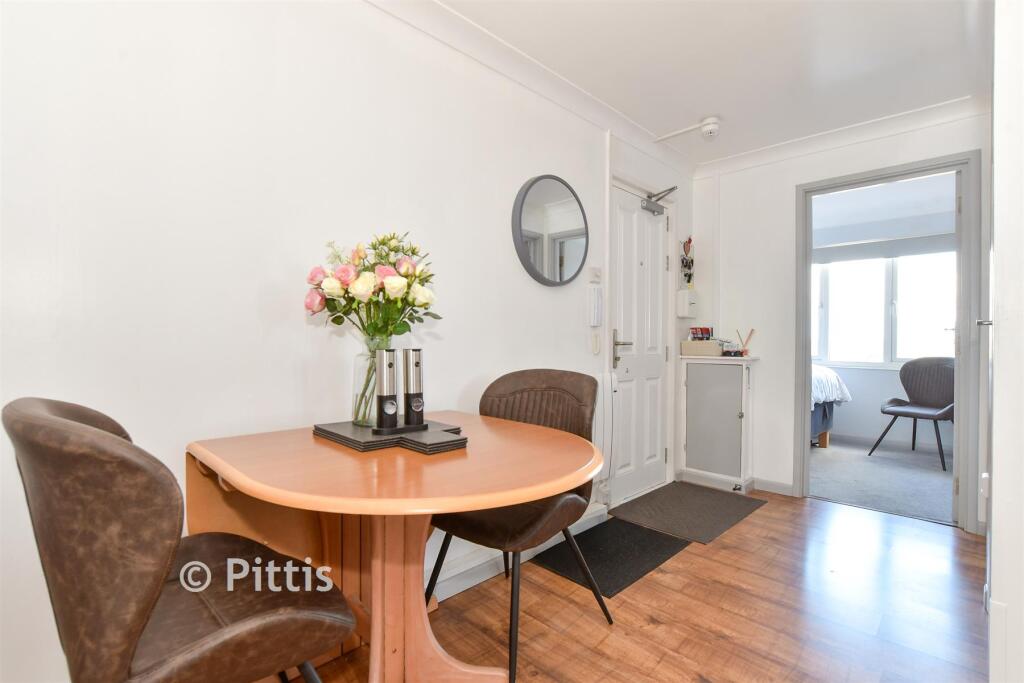 Apartment in Shanklin, Lower Hyde, Luccombe - More