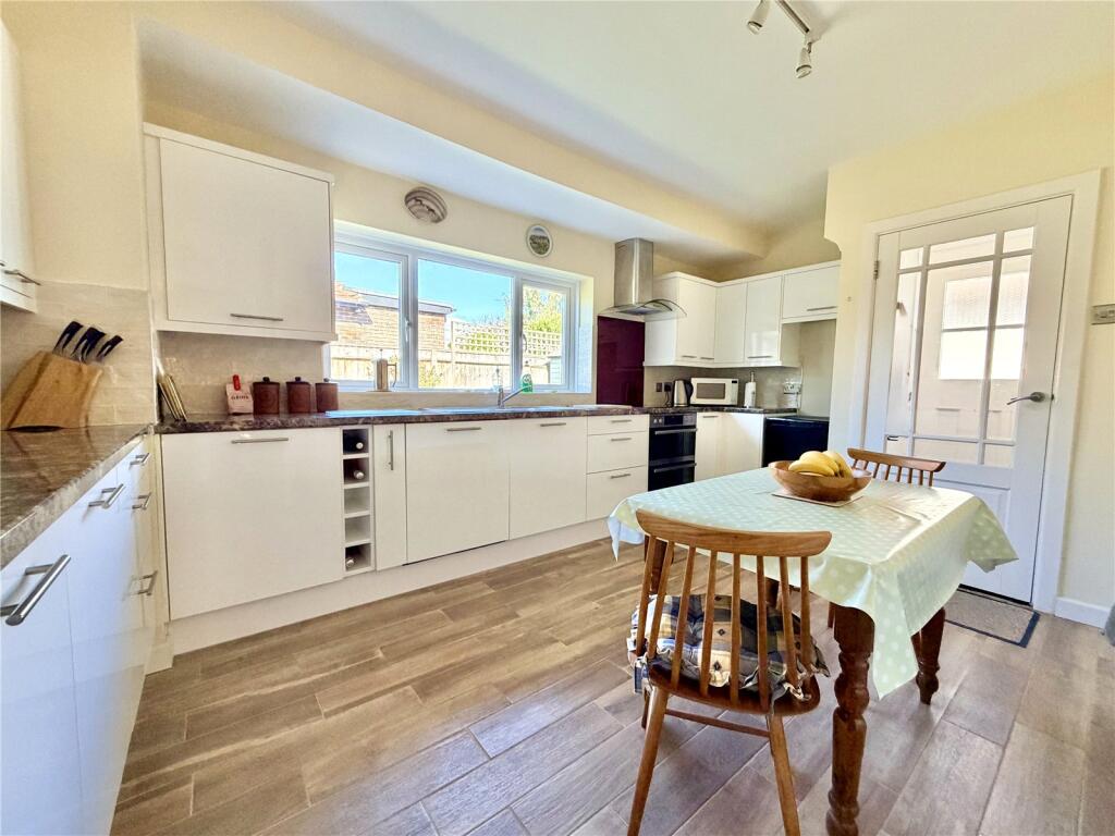 25, Rookes Lane, Lymington, Hampshire, SO41 photo 4