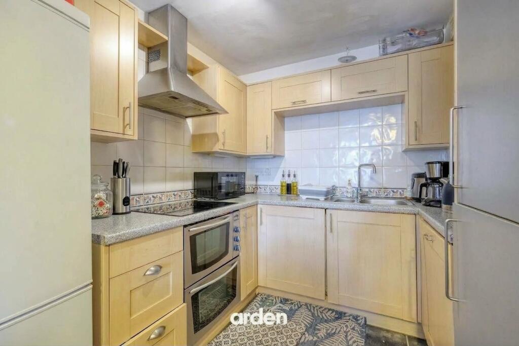 Apartment in Solihull, West Midlands - View 4