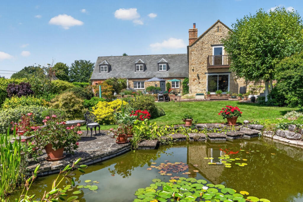 House in Newton - View 2