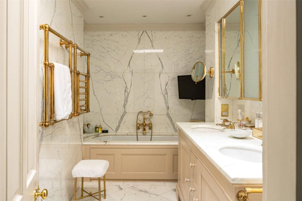 Apartment in London, City of Westminster - More