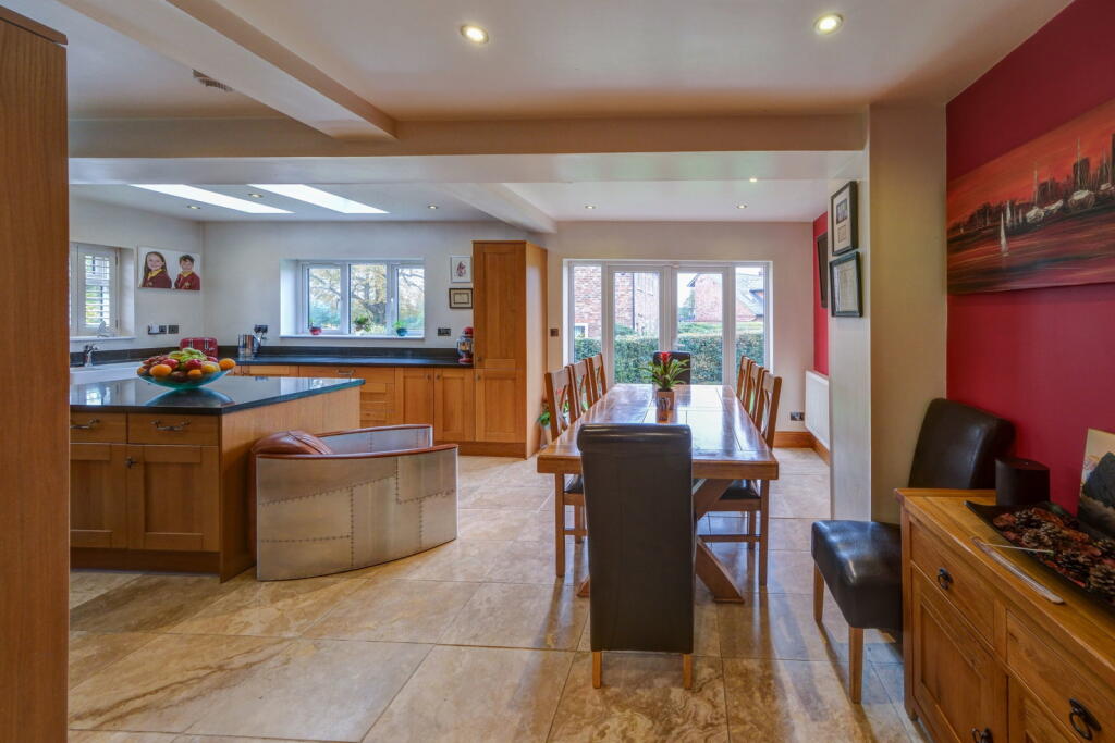 Manor Road, Lymm, WA13 0AU photo 3
