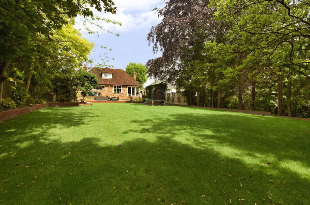 Cuckoo Hill, Pinner HA5 photo 2