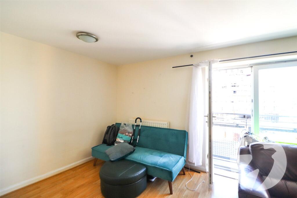 Macarthur Close, Erith, DA8 photo 2