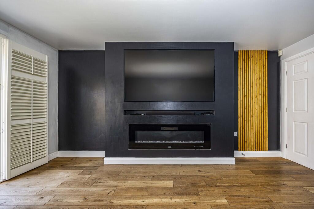 Barnes Close, Wilford, Nottingham - View 3