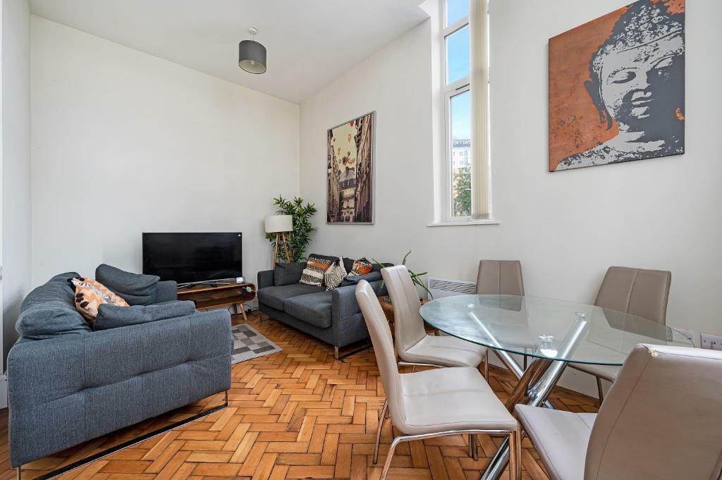 Apartment in Salford, Greater Manchester - View 2