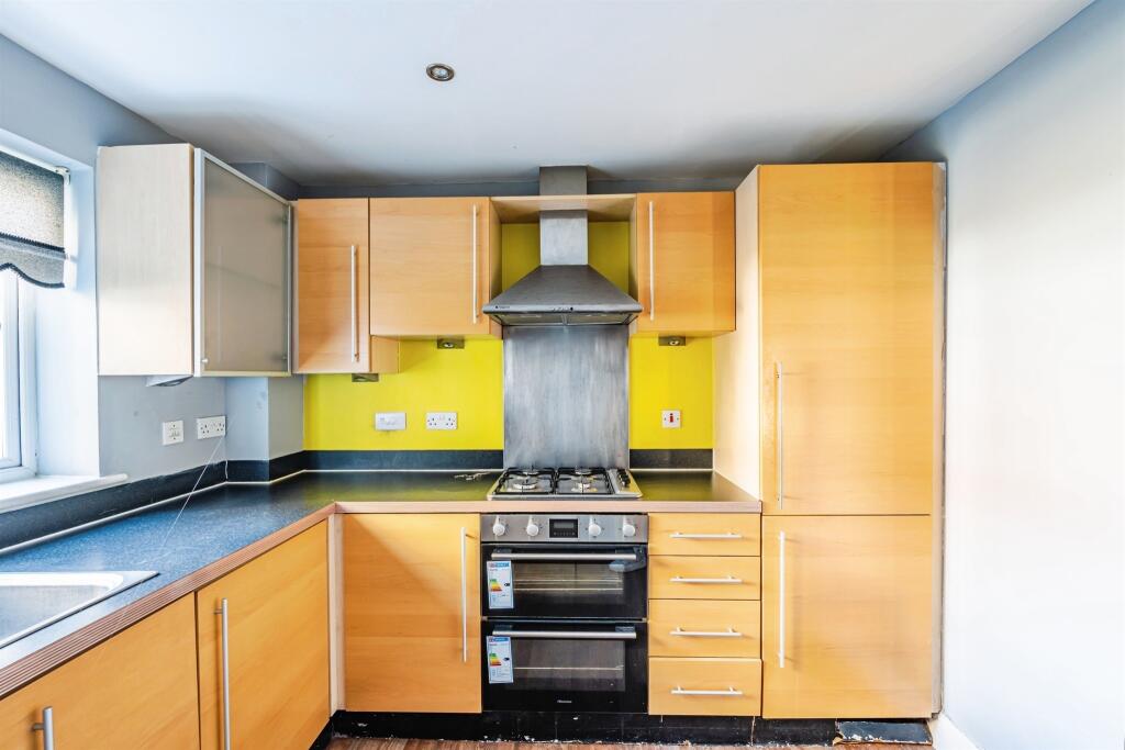 Apartment in Eastbourne, East Sussex - More