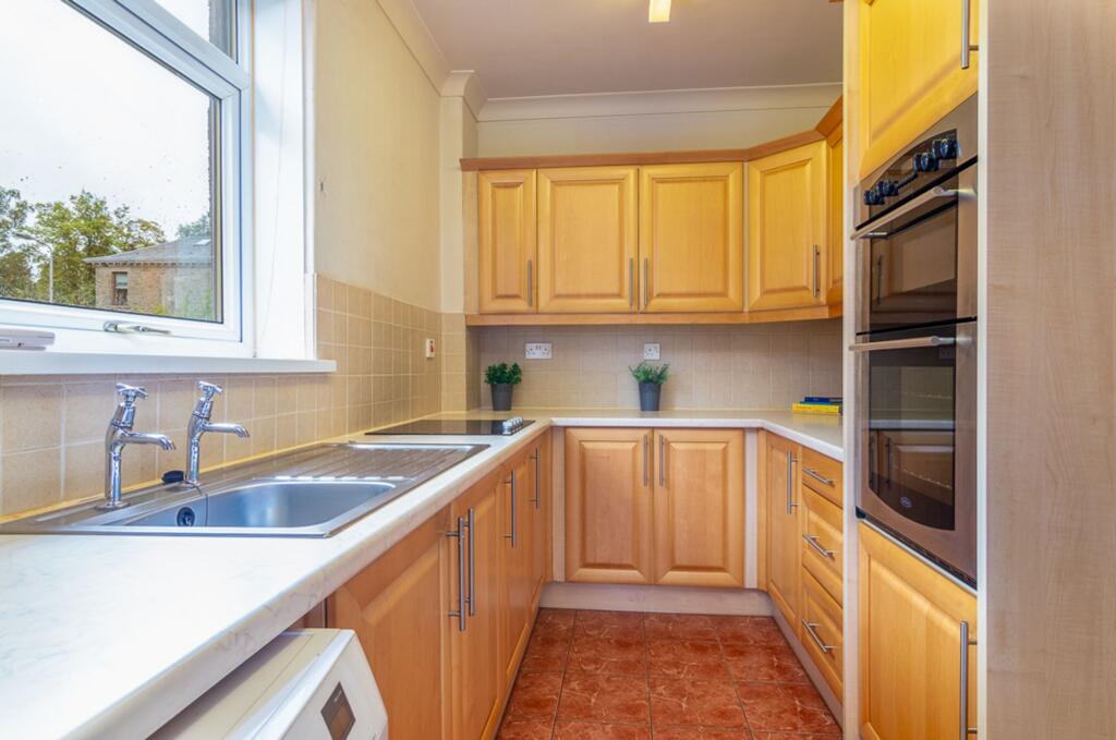 House in Glasgow, East Dunbartonshire - More