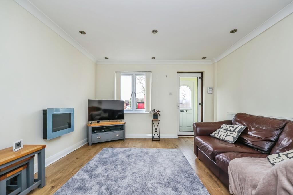 Jayne Close, Wollaton, NG8 photo 2