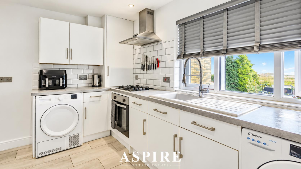Apartment in Romford - View 3