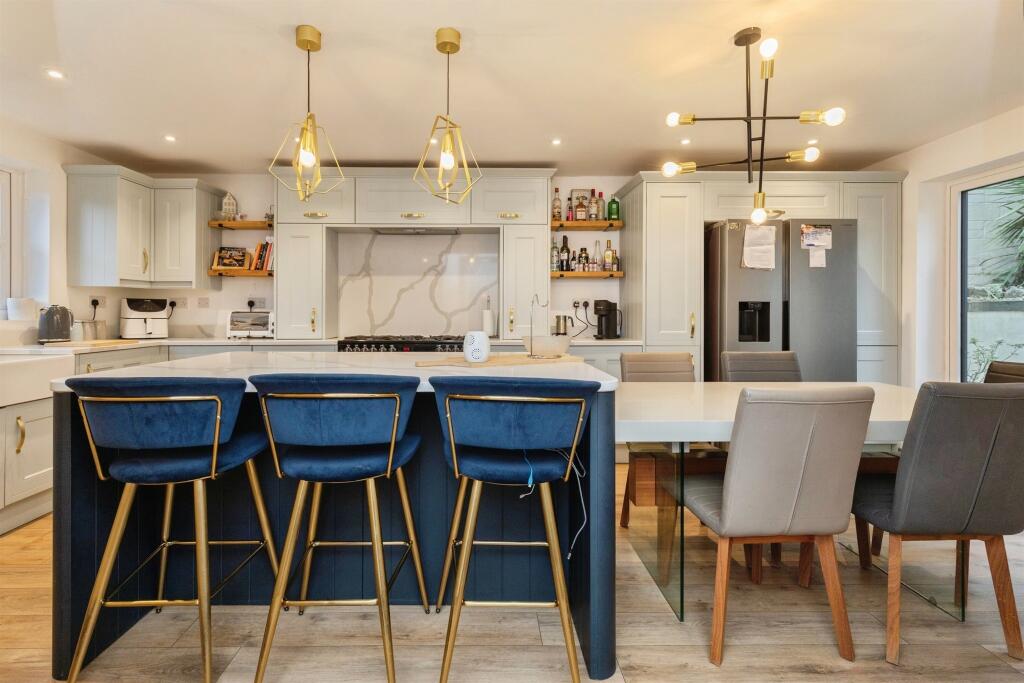 The Causeway, Coalpit Heath, Bristol photo 2