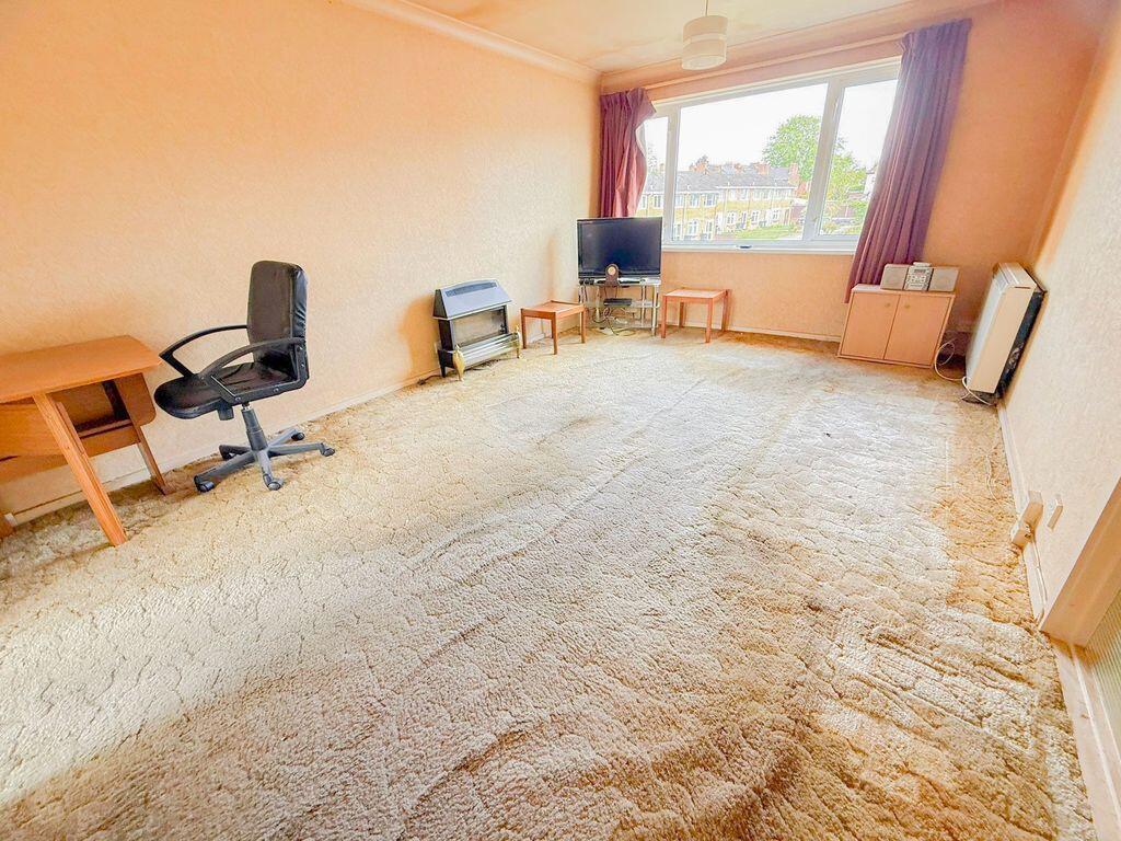 Apartment in Birmingham, Wylde Green, Erdington - View 2