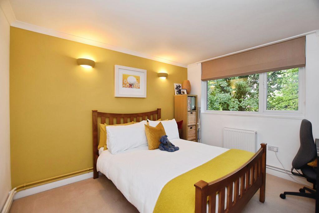 Apartment in Salisbury - More