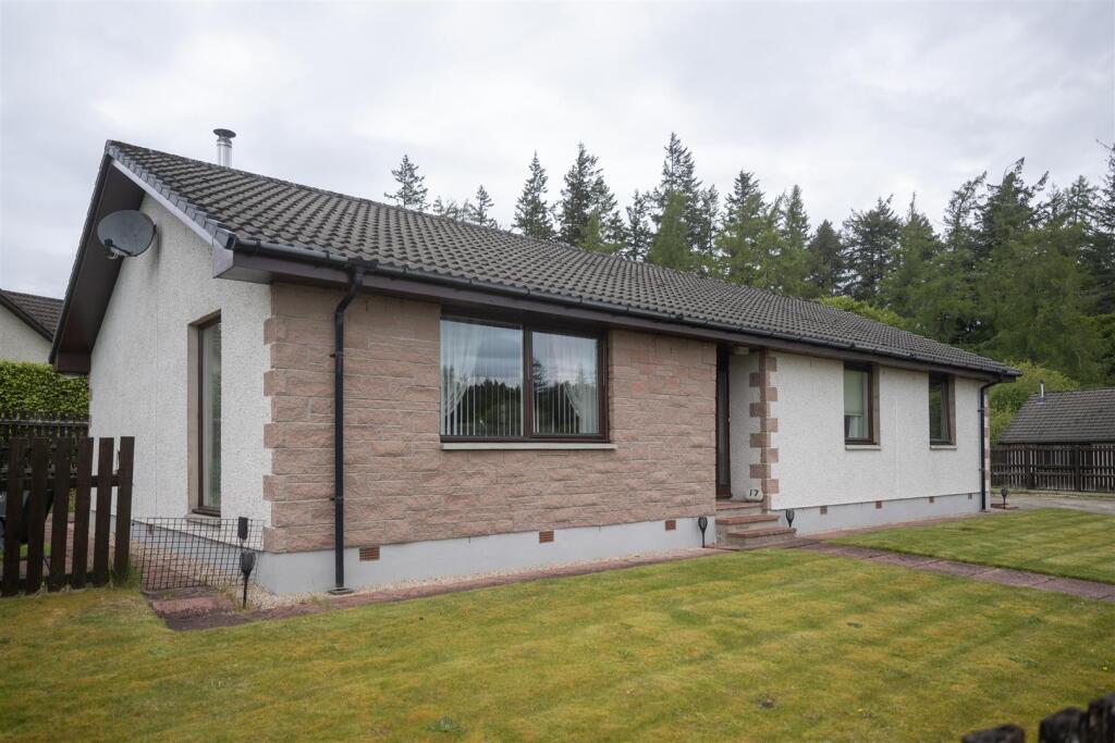 Main image of property: 17 Knockrash, Evanton, Dingwall, IV16 9XF