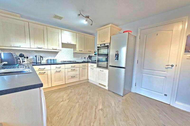 David Newberry Drive, Lee-On-The-Solent, PO13 photo 3