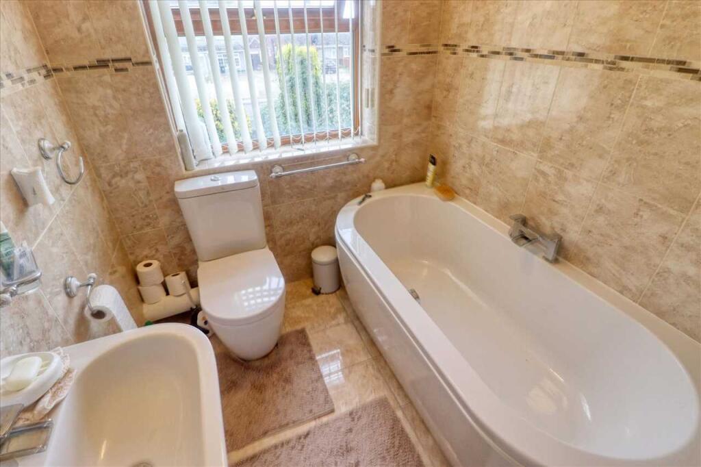 Jaywick Lane, Clacton on Sea photo 5