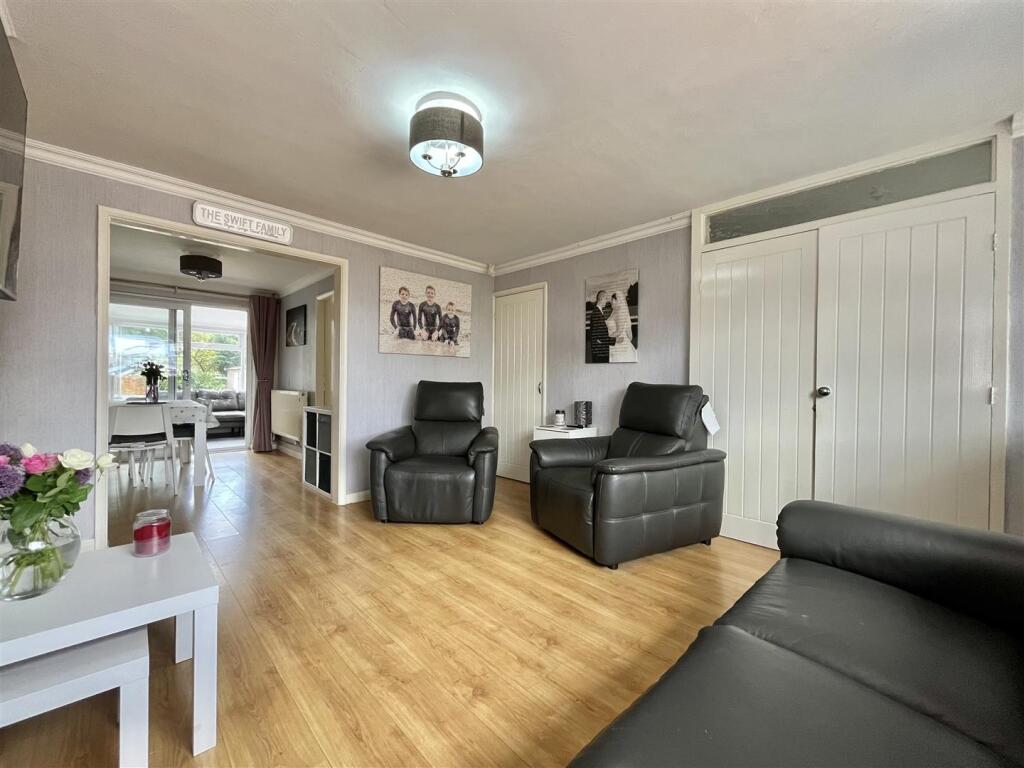 8, Milton Close, Dukinfield, Tameside, SK16 5DZ photo 4