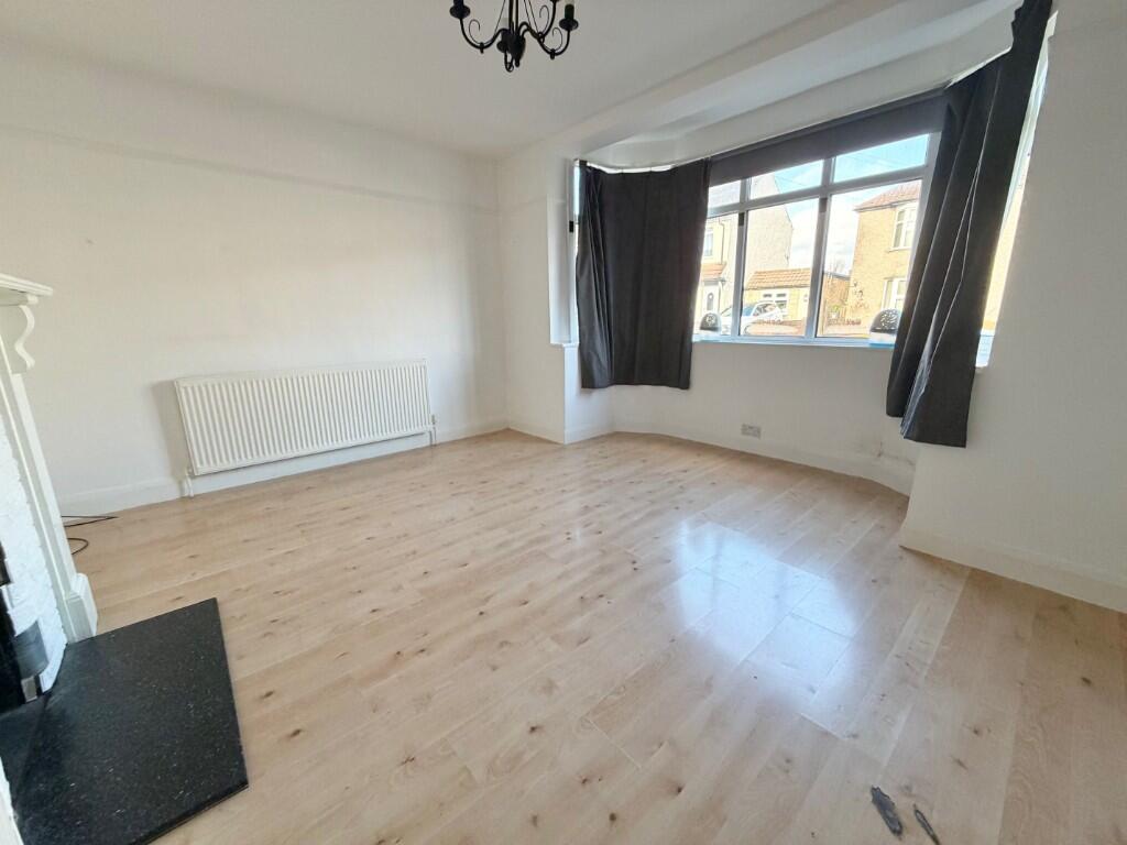 Grosvenor Road, Romford, London, RM7 photo 2