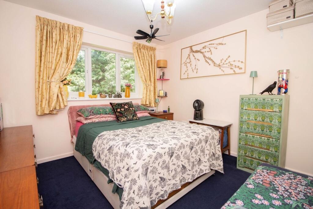 Apartment in Watford - View 5