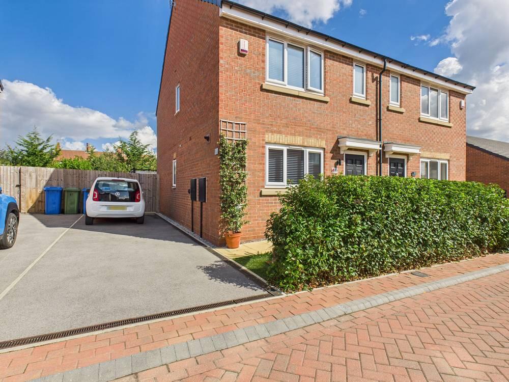 3-bed semi-detached on Harthill Avenue, Leconfield, HU17 7LN, £235,000