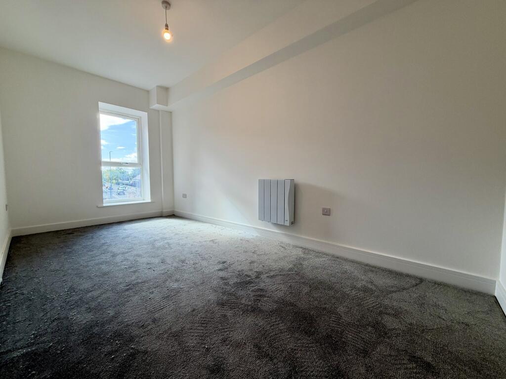 Apartment in East Staffordshire, Burton - View 4