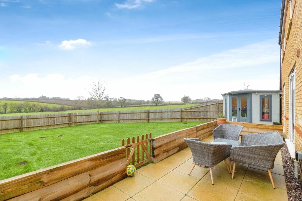 Cherry Leas, Great Horwood, Milton Keynes, MK17 photo 2
